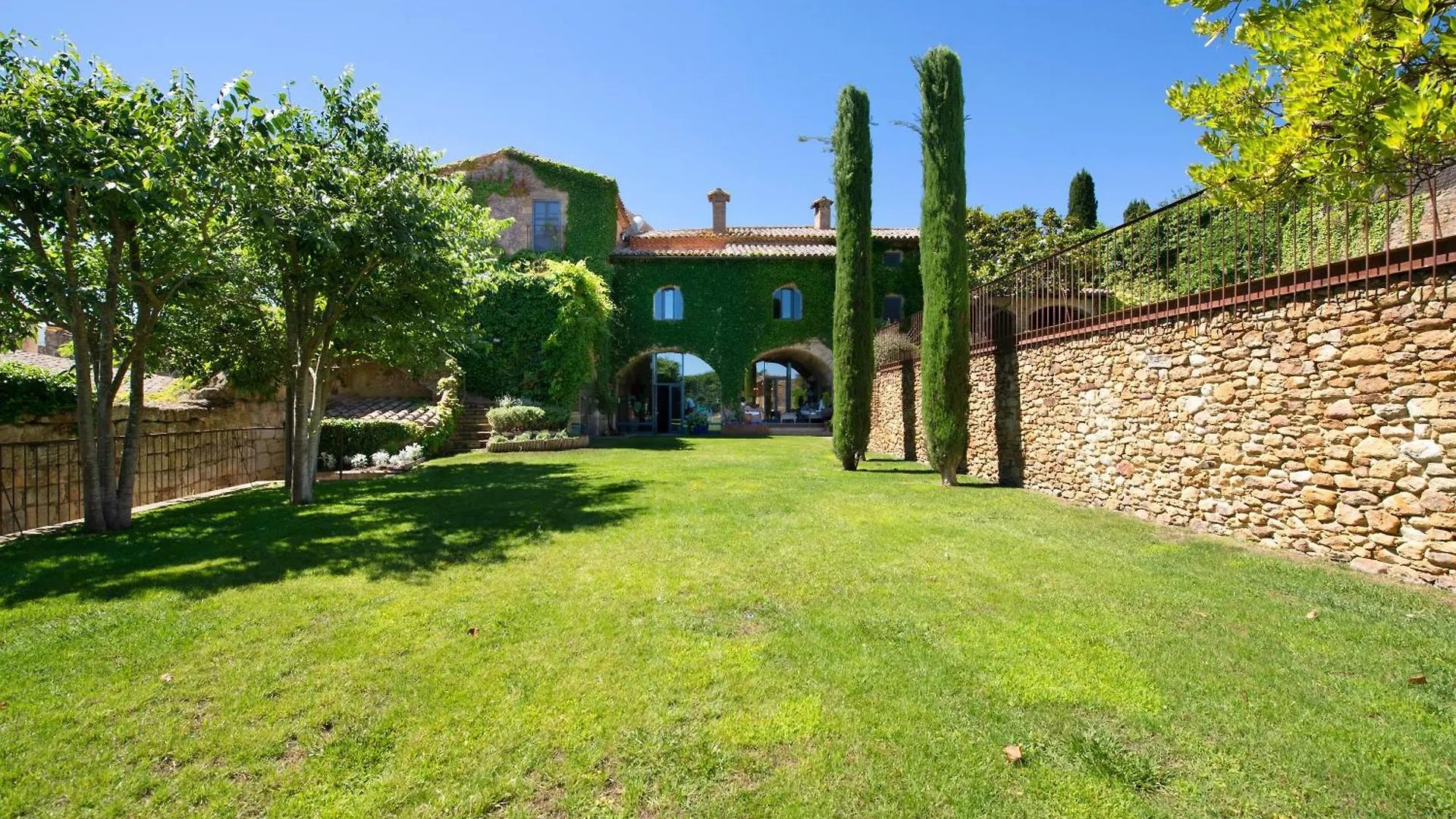 Exclusive & Charming Stone House Villa Pals Spain
