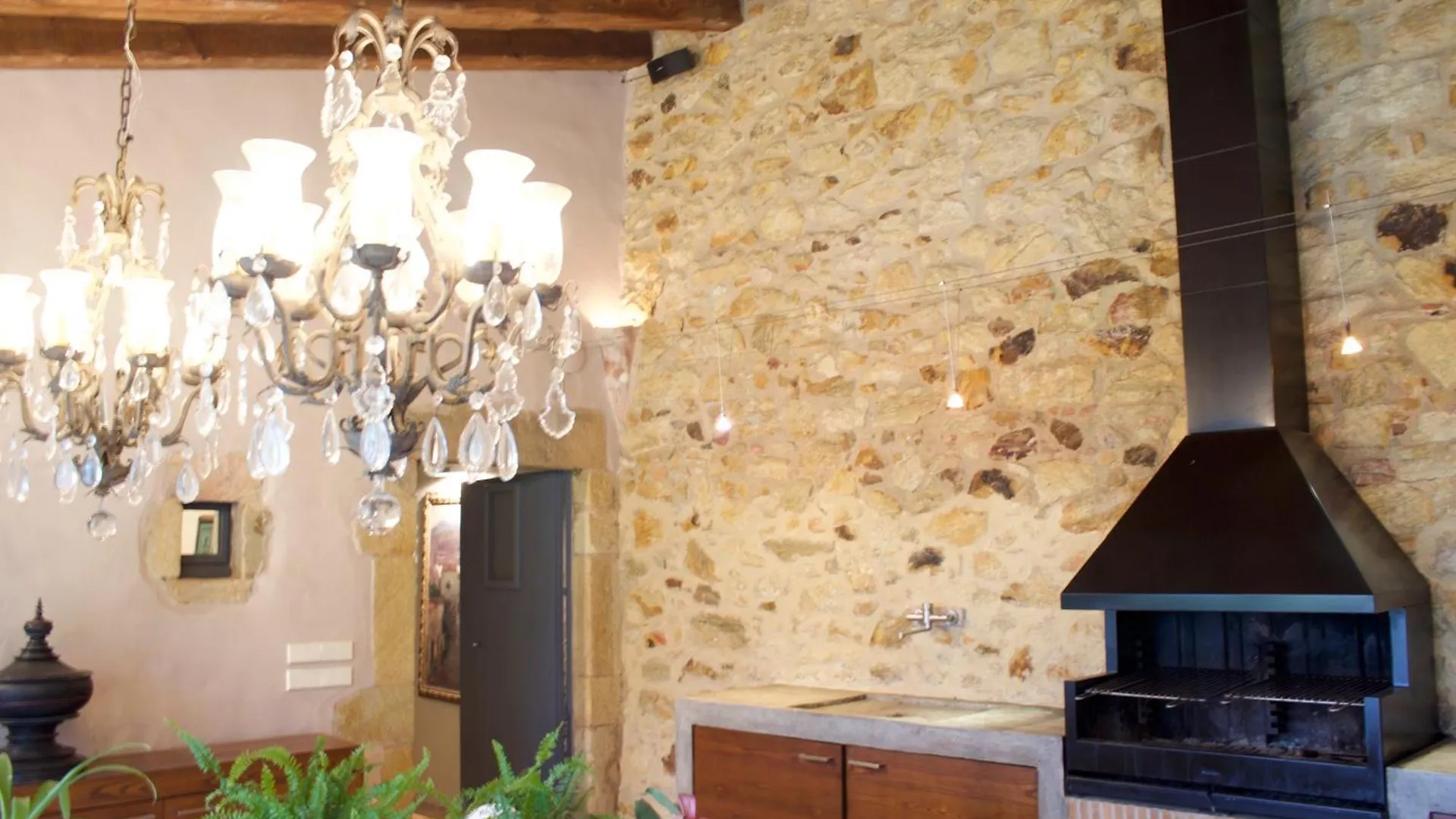 Exclusive & Charming Stone House Villa Pals